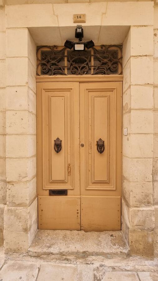 391 · 2025 · Porte