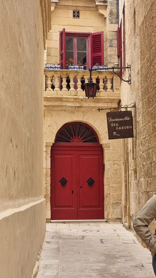 402 · 2025 · Porte