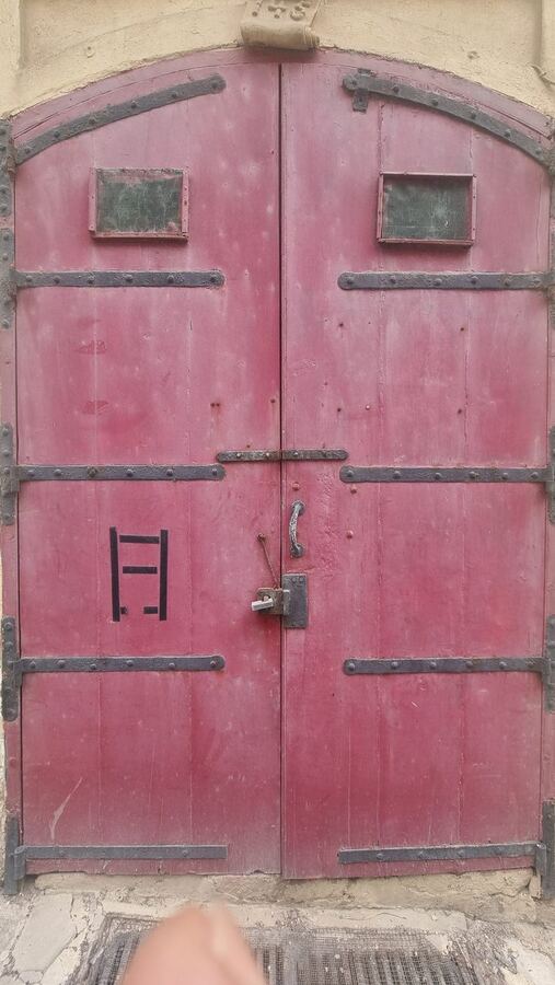 439 · 2025 · Porte