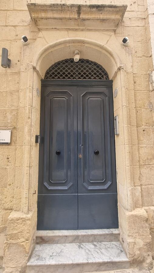 451 · 2025 · Porte